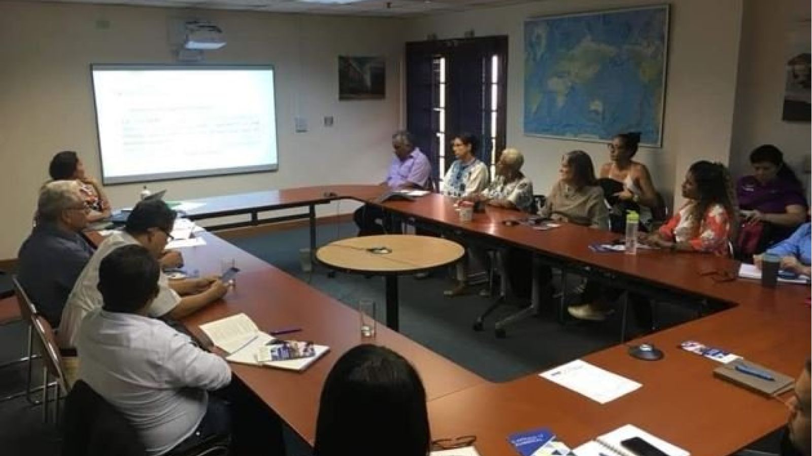 foto de noticia SALA-SEEM Organiza: Reunión de divulgación con miembros del Comité del Mes de los Océanos