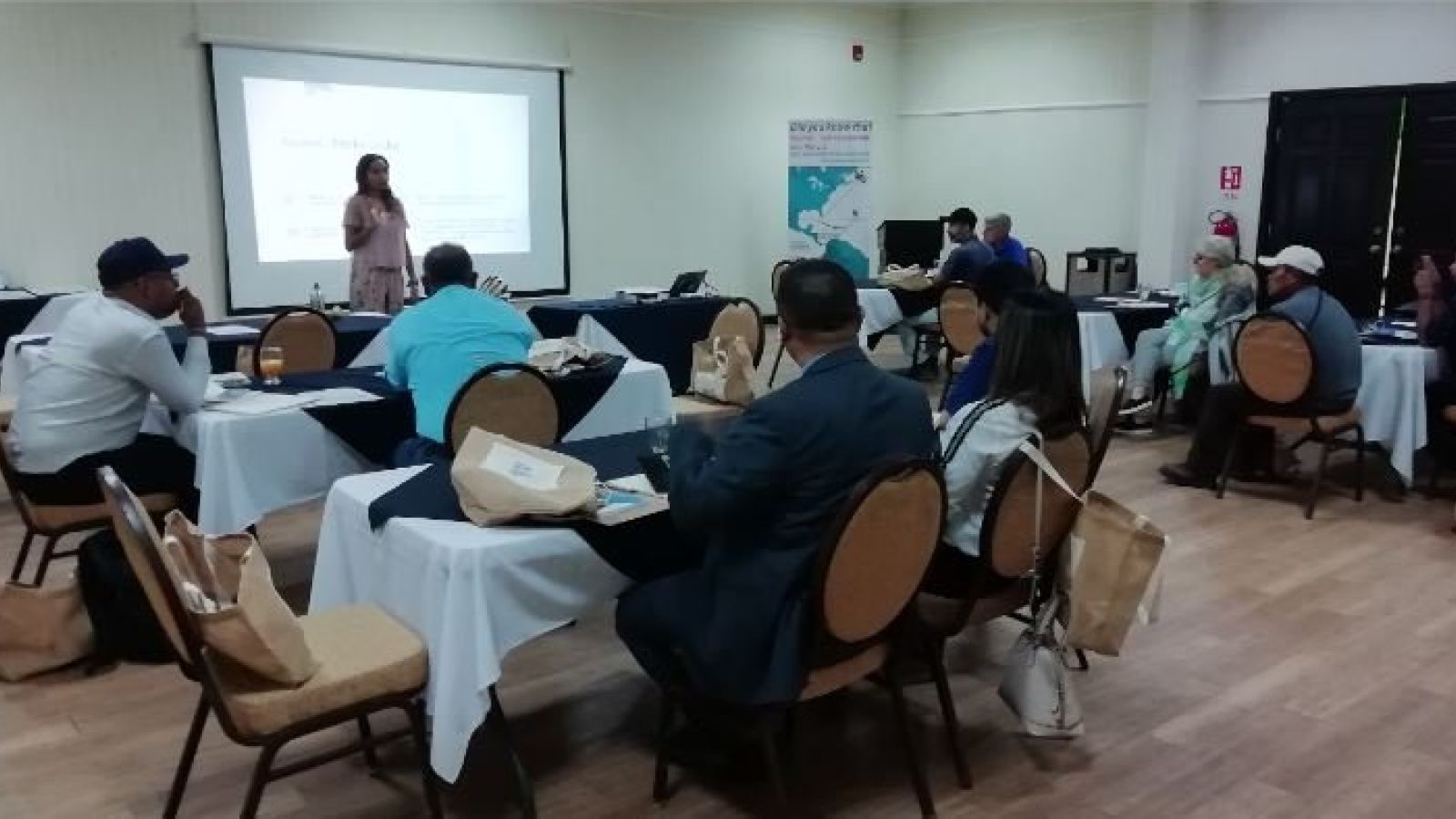 foto de noticia SALA-SEEM Organiza: Reunión de divulgación y taller con miembros de organizaciones ambientales, comunidad, Ministerio Público entre otros, del área de Bocas del Toro
